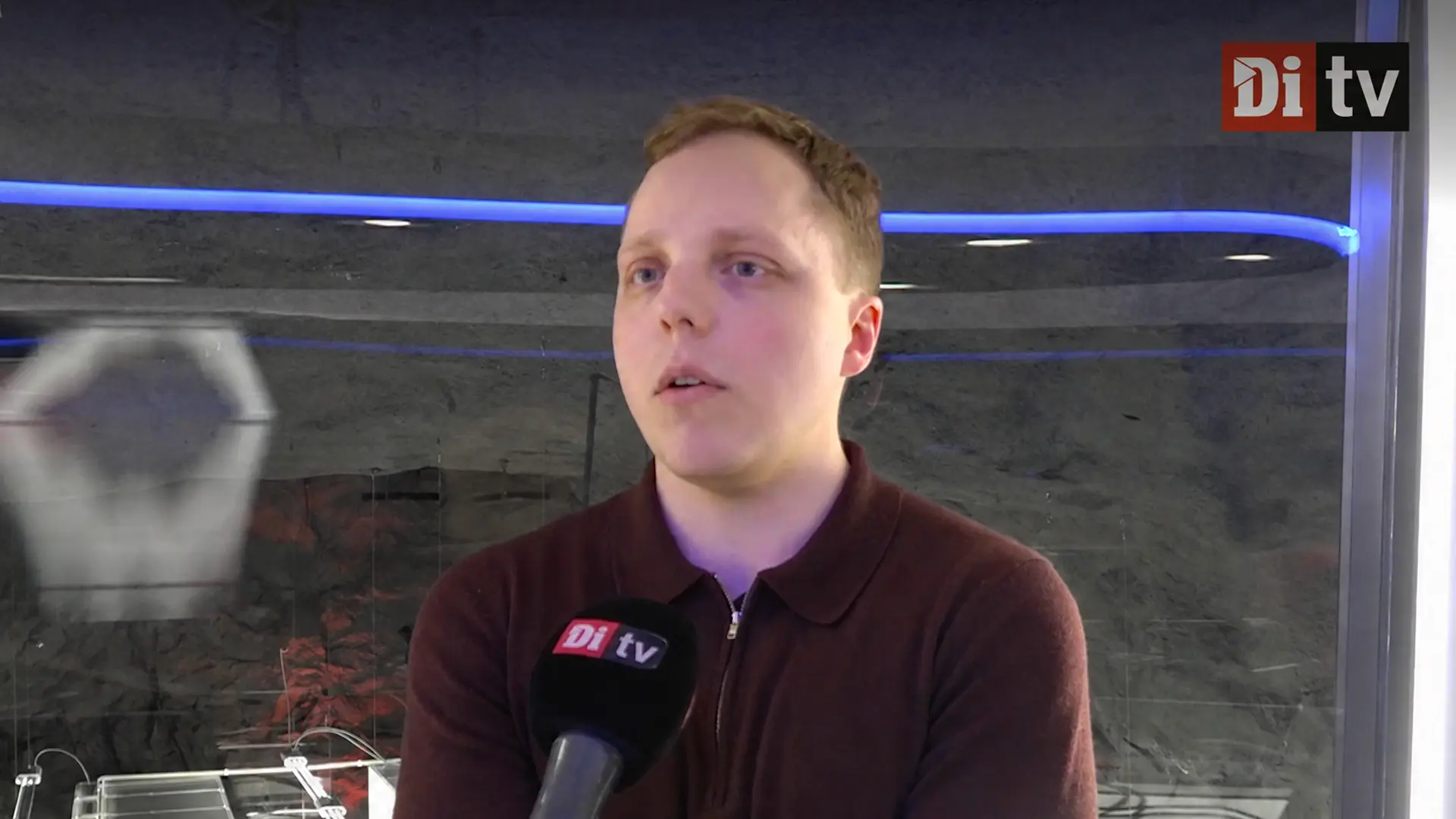 Bahnhofs Markus Eriksson intervjuas i DI TV om kortvågsradio till Ryssland.